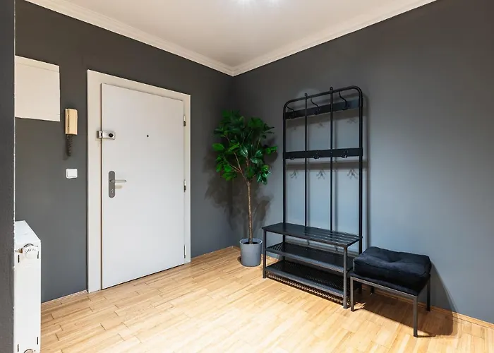 Live Centrally In A Spacious And Modern In Apartment *